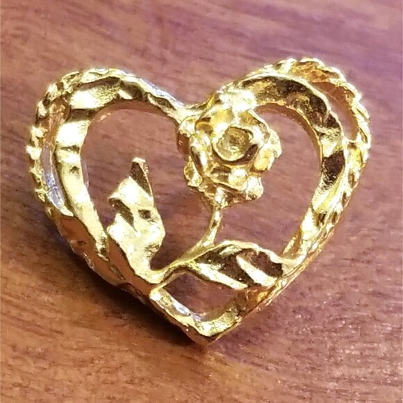 Vintage Gold Tone Open Heart & Rose Pin .75" - Picture 1 of 2
